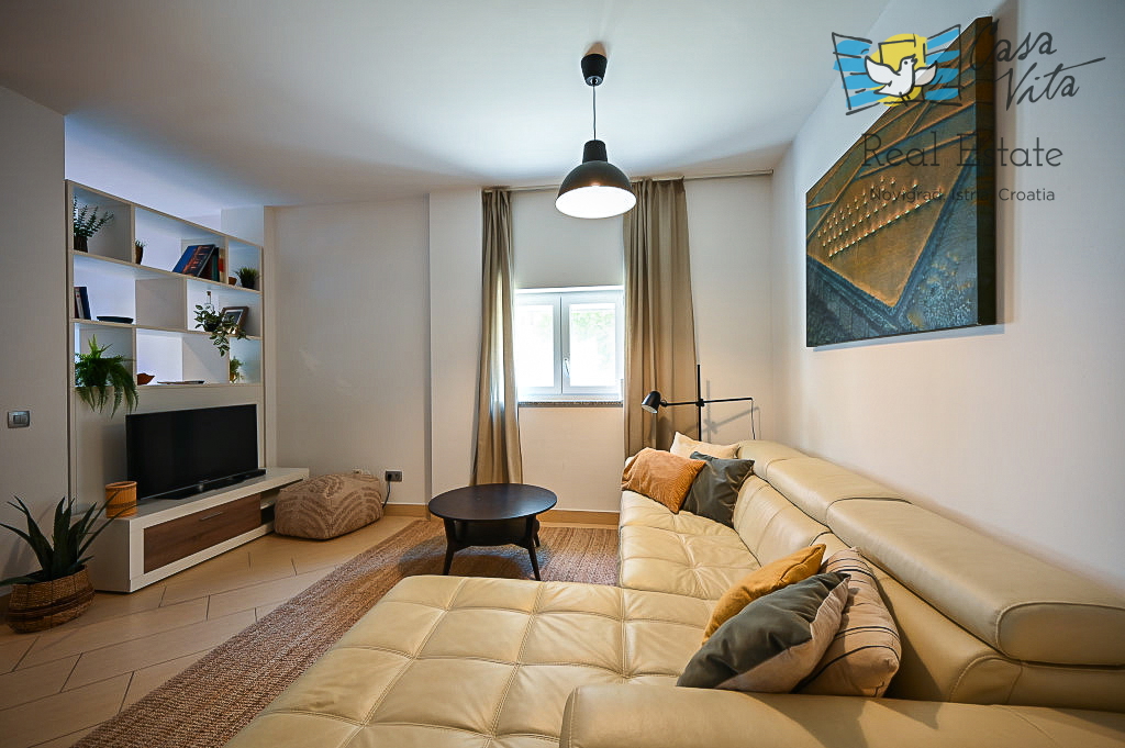 ISTRA, NOVIGRAD - Appartamento al piano terra in super posizione a 200m dal mare e dal centro!