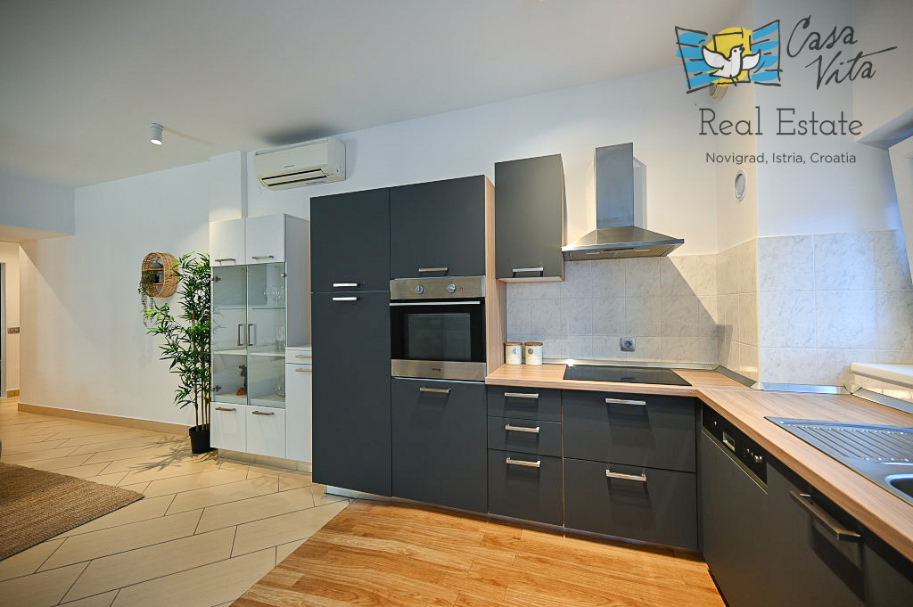ISTRA, NOVIGRAD - Appartamento al piano terra in super posizione a 200m dal mare e dal centro!