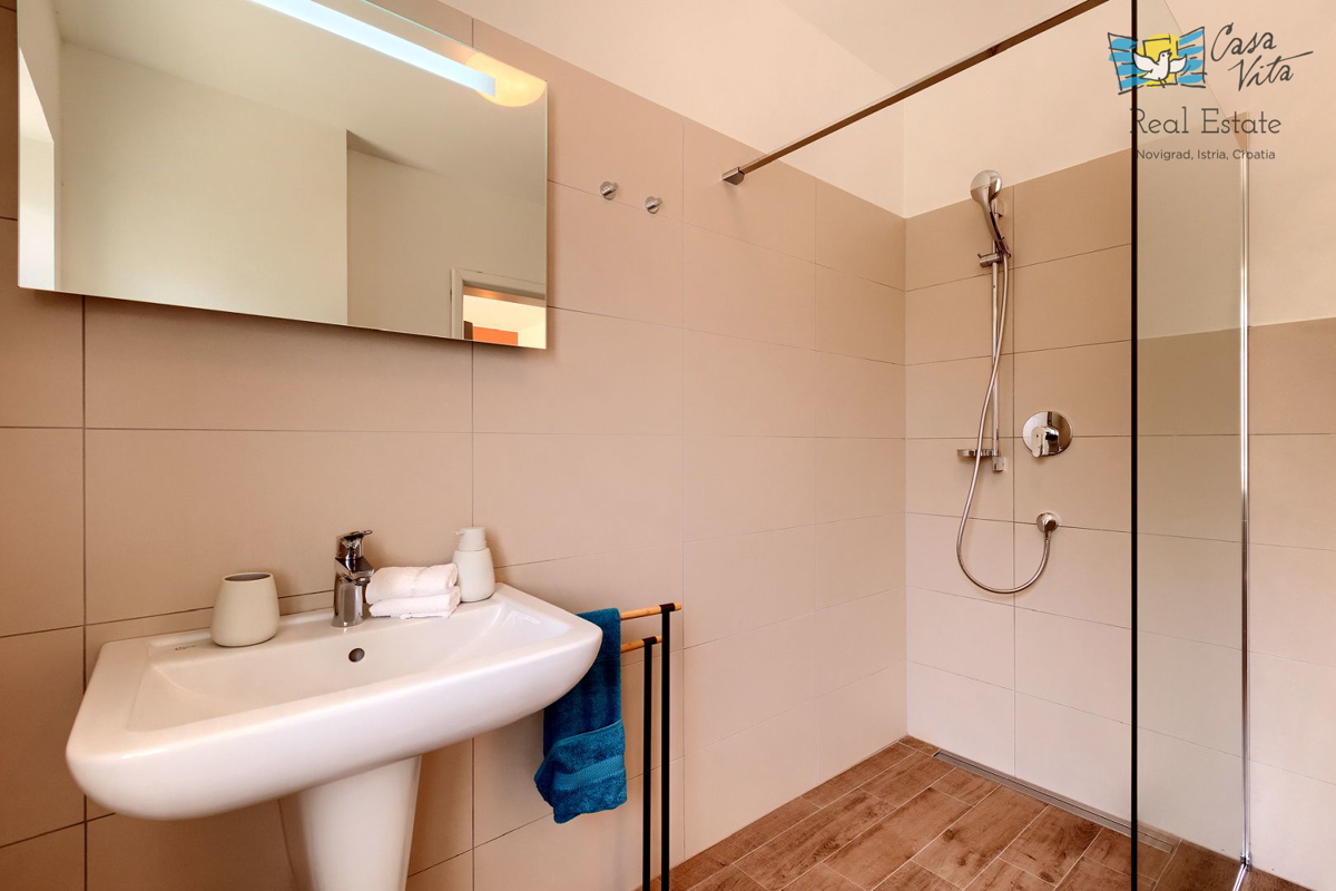 ISTRA, NOVIGRAD - Casa mediterranea con splendida vista mare!