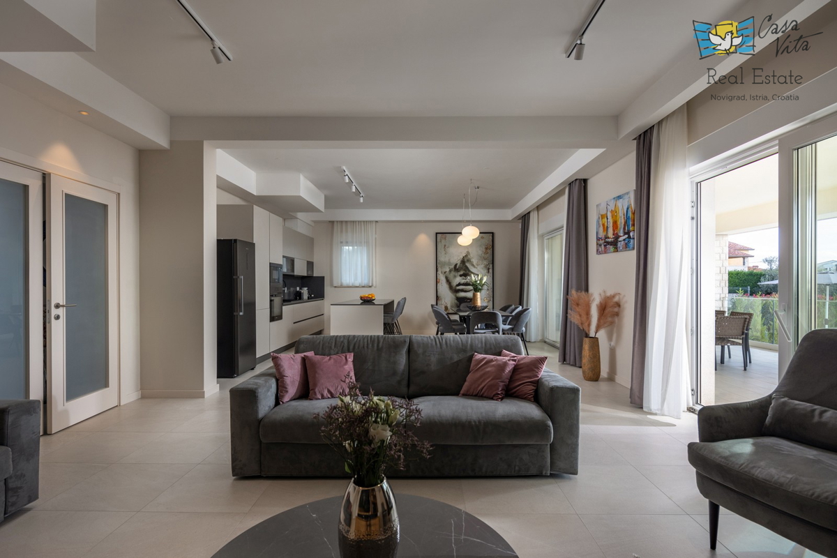 ISTRA, POREČ - Lussuosa villa con piscina e garage a 1 km dal mare!