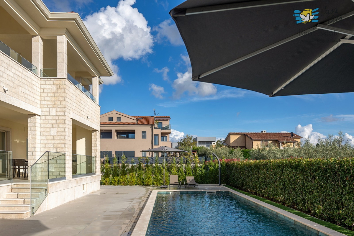 ISTRA, POREČ - Lussuosa villa con piscina e garage a 1 km dal mare!