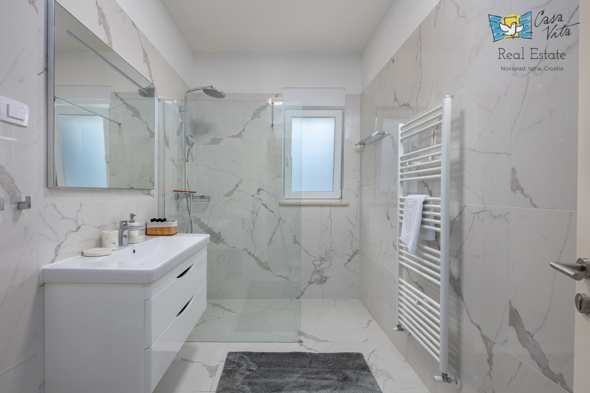 ISTRA, POREČ - Lussuosa villa con piscina e garage a 1 km dal mare!