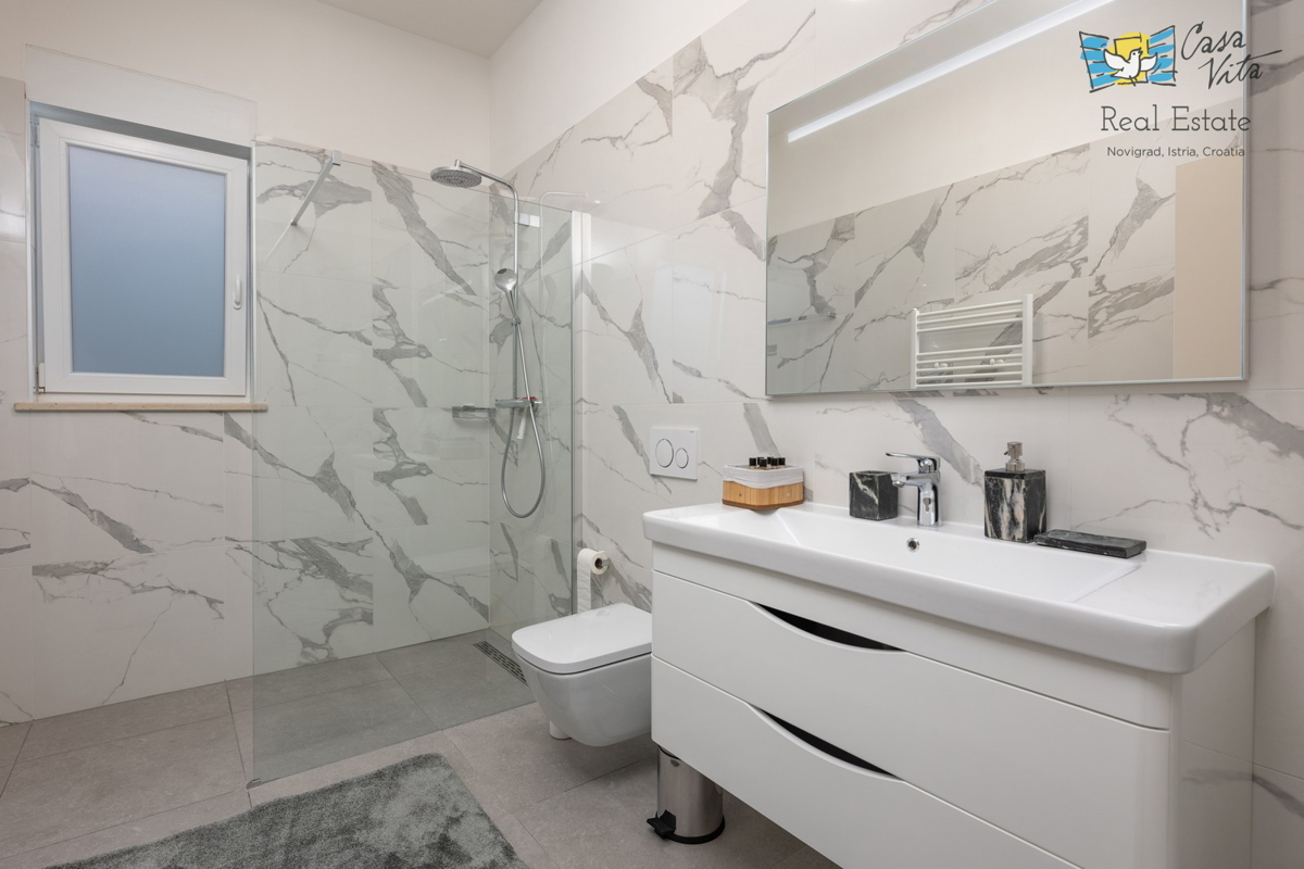 ISTRA, POREČ - Lussuosa villa con piscina e garage a 1 km dal mare!