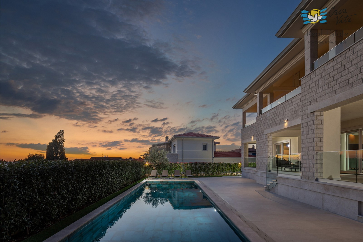 ISTRA, POREČ - Lussuosa villa con piscina e garage a 1 km dal mare!