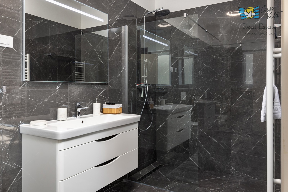 ISTRA, POREČ - Lussuosa villa con piscina e garage a 1 km dal mare!