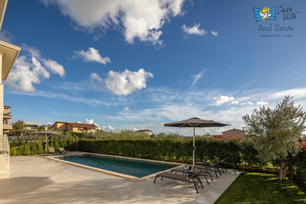 ISTRA, POREČ - Lussuosa villa con piscina e garage a 1 km dal mare!
