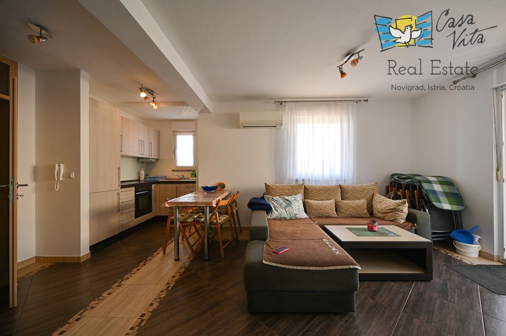 ISTRA, NOVIGRAD - Casa a schiera a 1500 m dal mare e dal centro città!