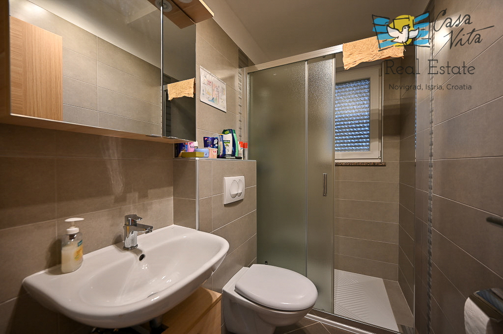 ISTRA, NOVIGRAD - Casa a schiera a 1500 m dal mare e dal centro città!