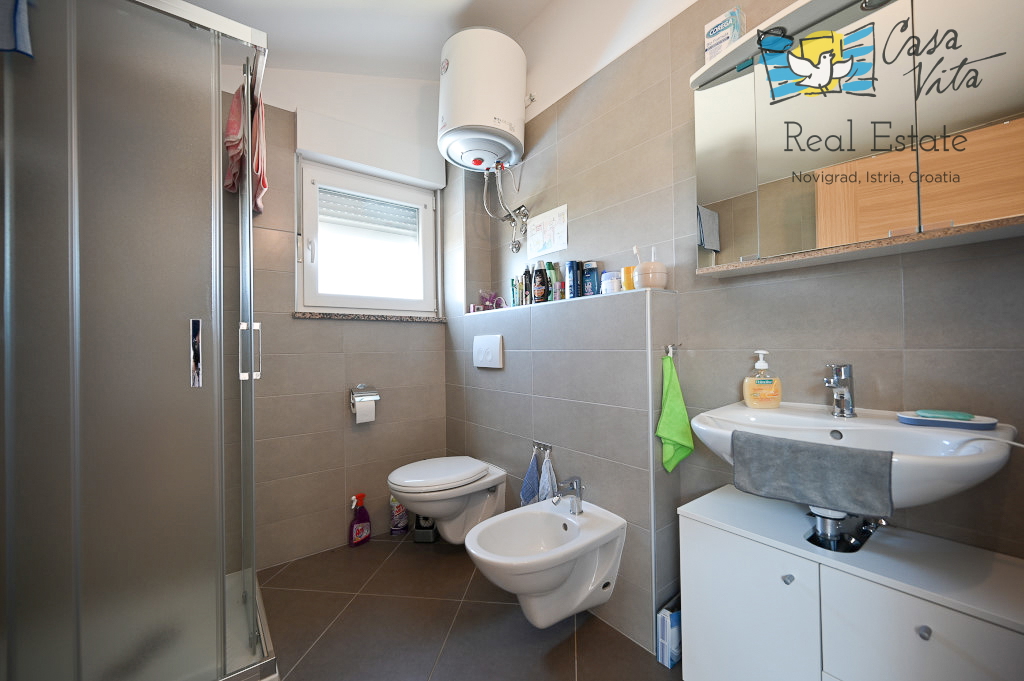 ISTRA, NOVIGRAD - Casa a schiera a 1500 m dal mare e dal centro città!