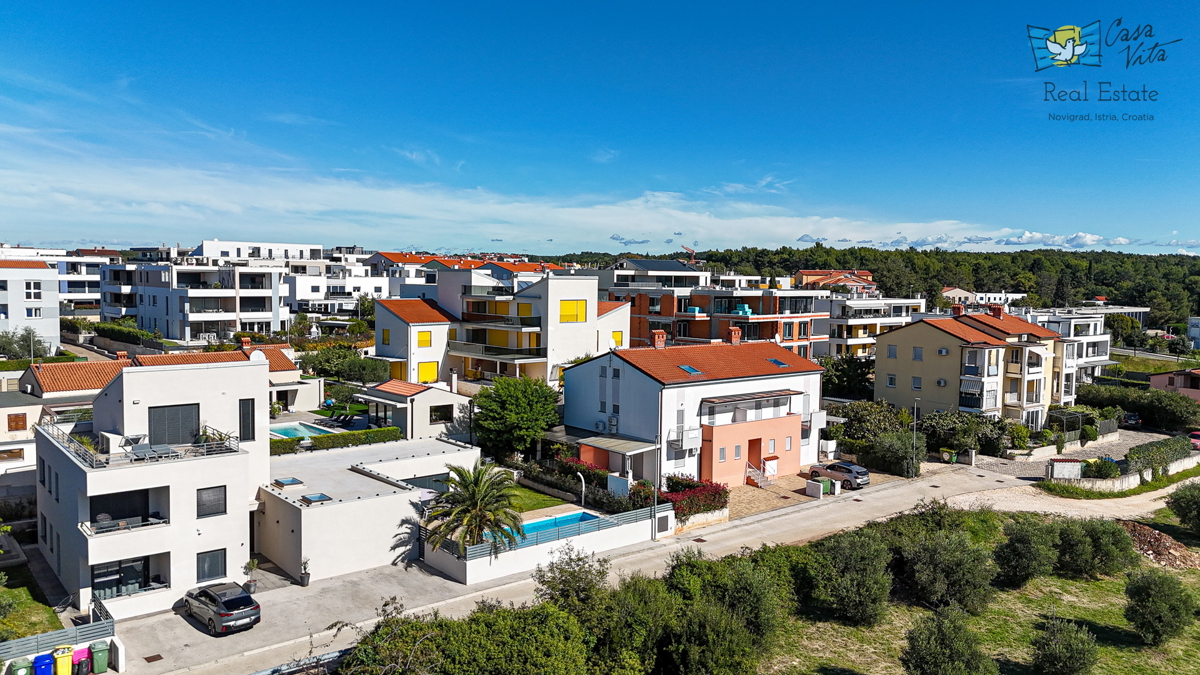 ISTRA, NOVIGRAD - Casa a schiera a 1500 m dal mare e dal centro città!