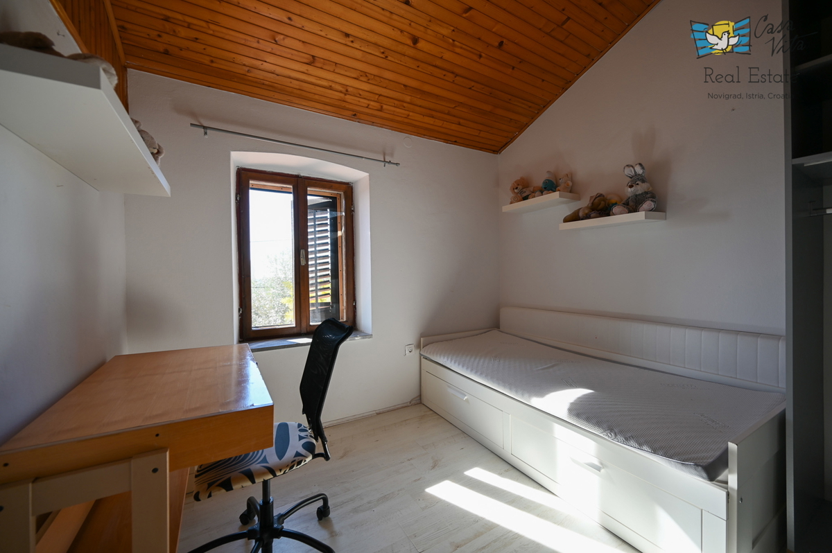 ISTRA, KAŠTELIR - Doppia casa con cortile!