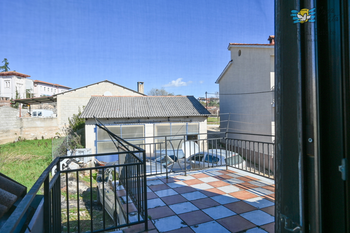 ISTRA, KAŠTELIR - Doppia casa con cortile!