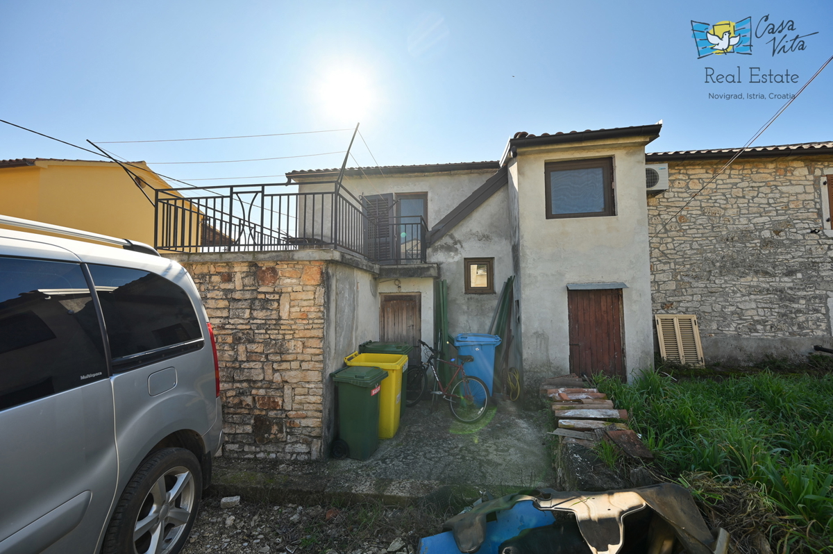 ISTRA, KAŠTELIR - Doppia casa con cortile!