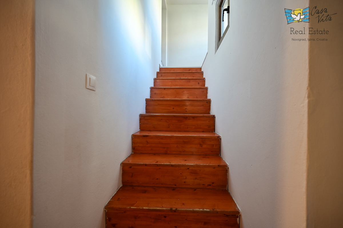 ISTRA, KAŠTELIR - Doppia casa con cortile!