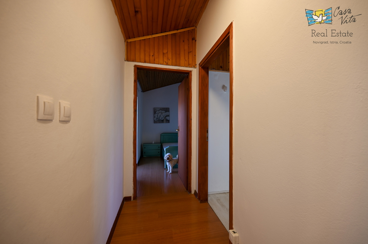 ISTRA, KAŠTELIR - Doppia casa con cortile!