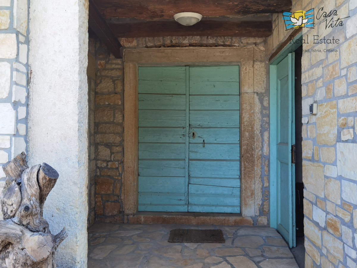 Casa in pietra d'Istria con ampio giardino!