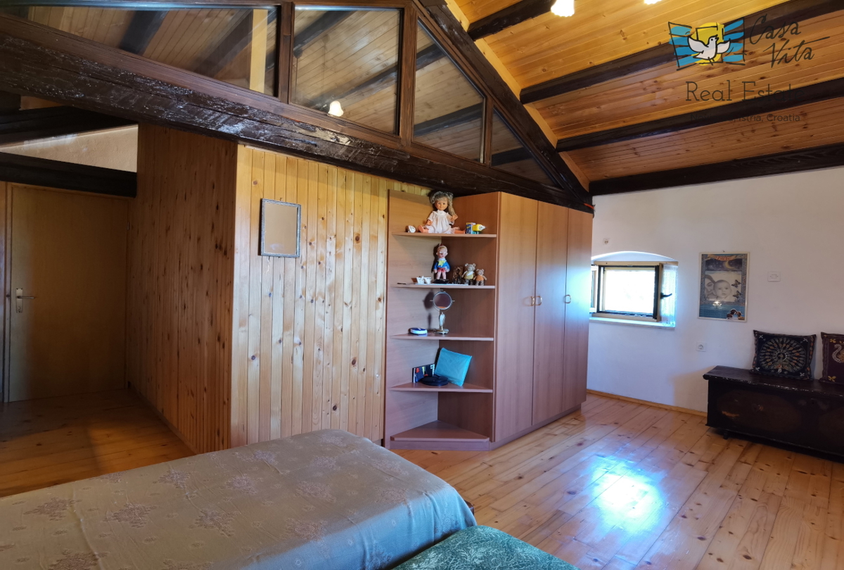 Casa in pietra d'Istria con ampio giardino!