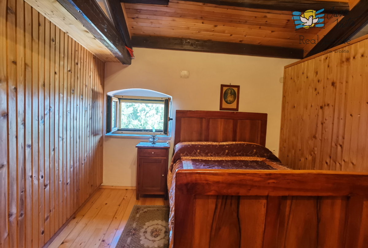 Casa in pietra d'Istria con ampio giardino!