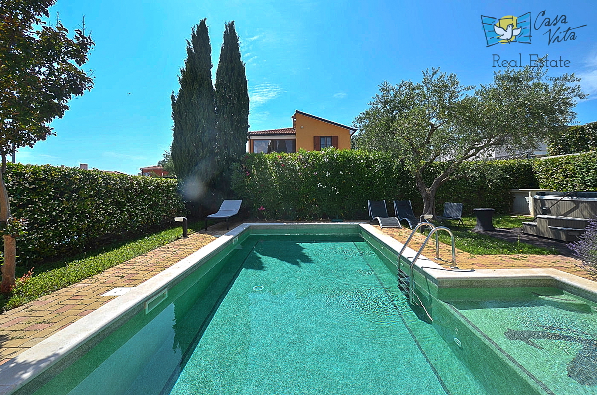 ISTRA, NOVIGRAD - Bellissima e spaziosa casa con piscina a 3 km dal mare!