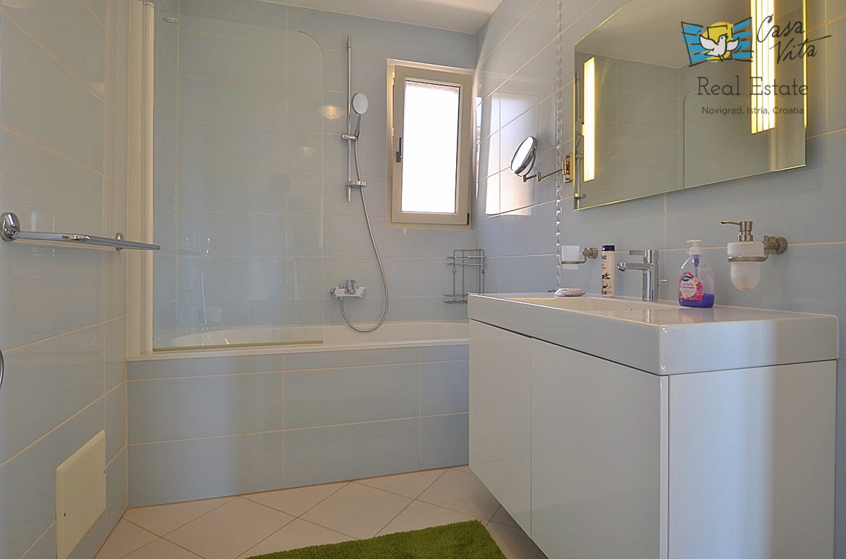 ISTRA, NOVIGRAD - Bellissima e spaziosa casa con piscina a 3 km dal mare!