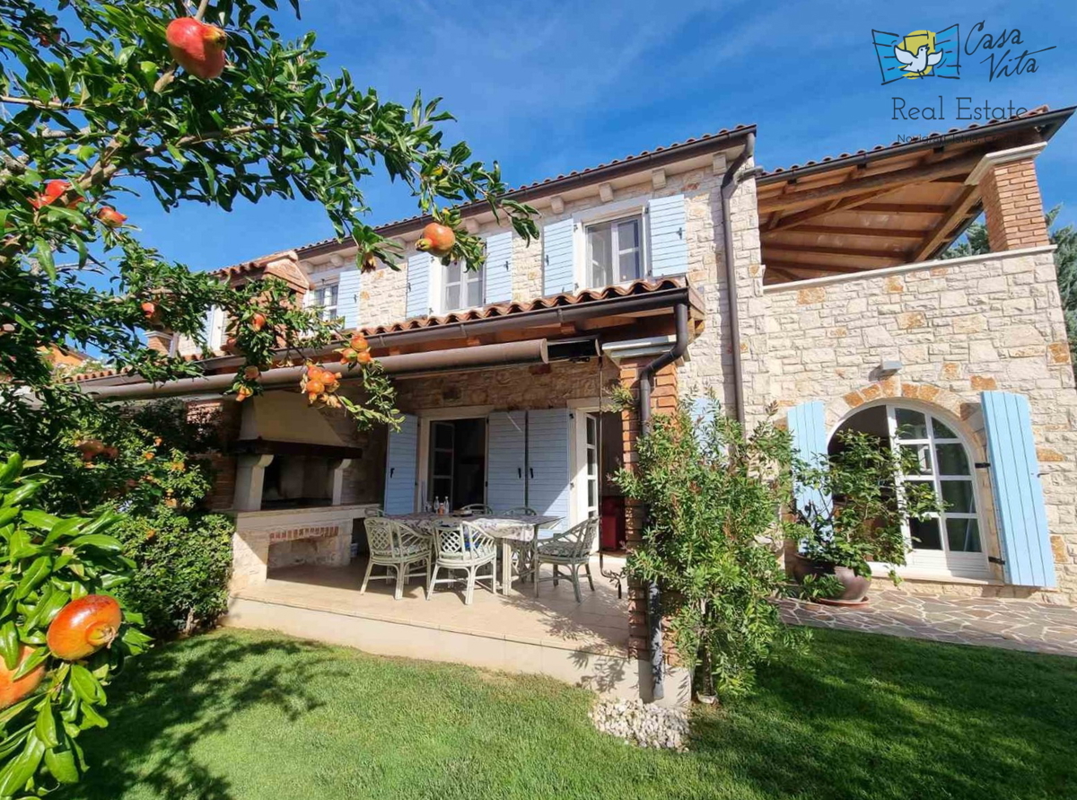 ISTRA, Poreč - Bellissima casa bifamiliare a 1000 m dal mare!