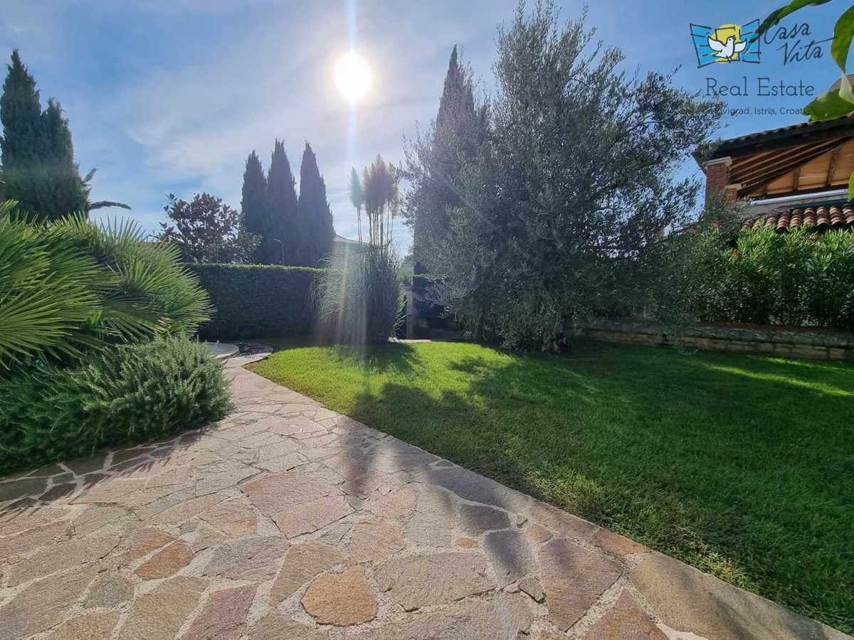 ISTRA, Poreč - Bellissima casa bifamiliare a 1000 m dal mare!