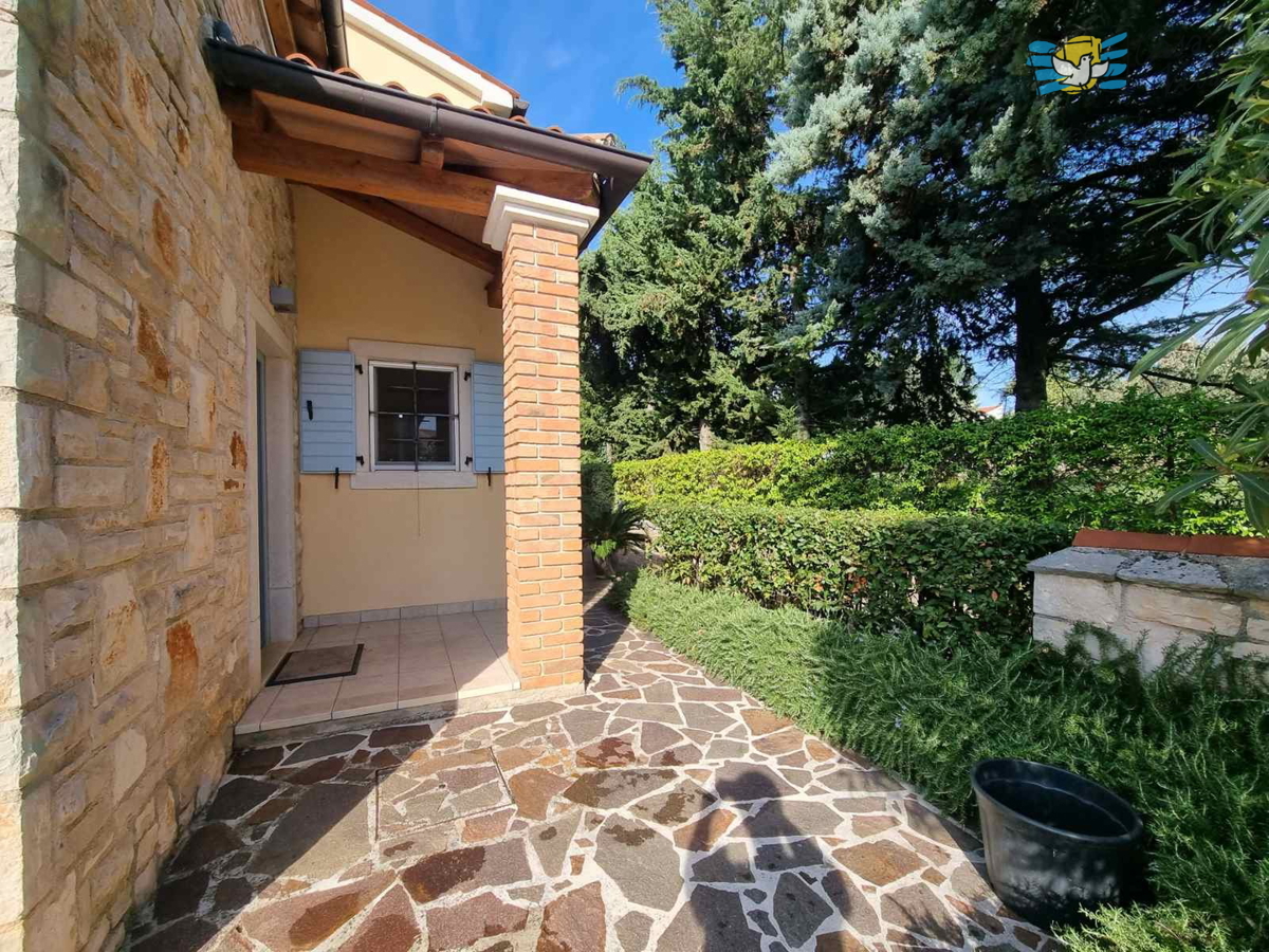 ISTRA, Poreč - Bellissima casa bifamiliare a 1000 m dal mare!