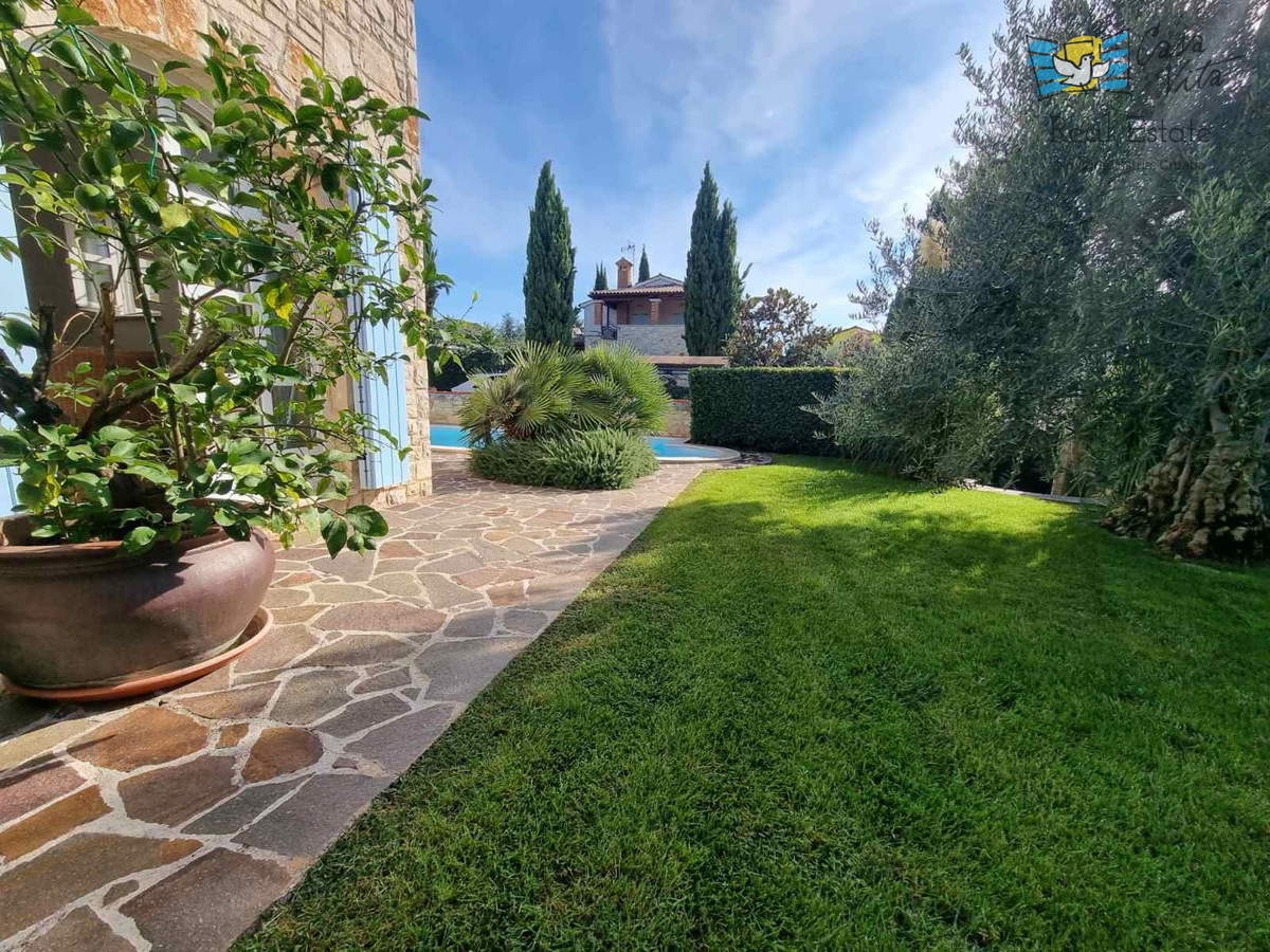 ISTRA, Poreč - Bellissima casa bifamiliare a 1000 m dal mare!