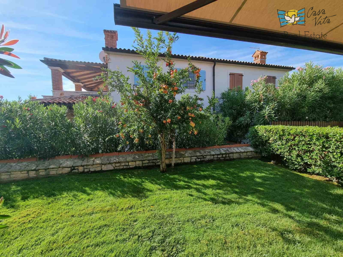 ISTRA, Poreč - Bellissima casa bifamiliare a 1000 m dal mare!