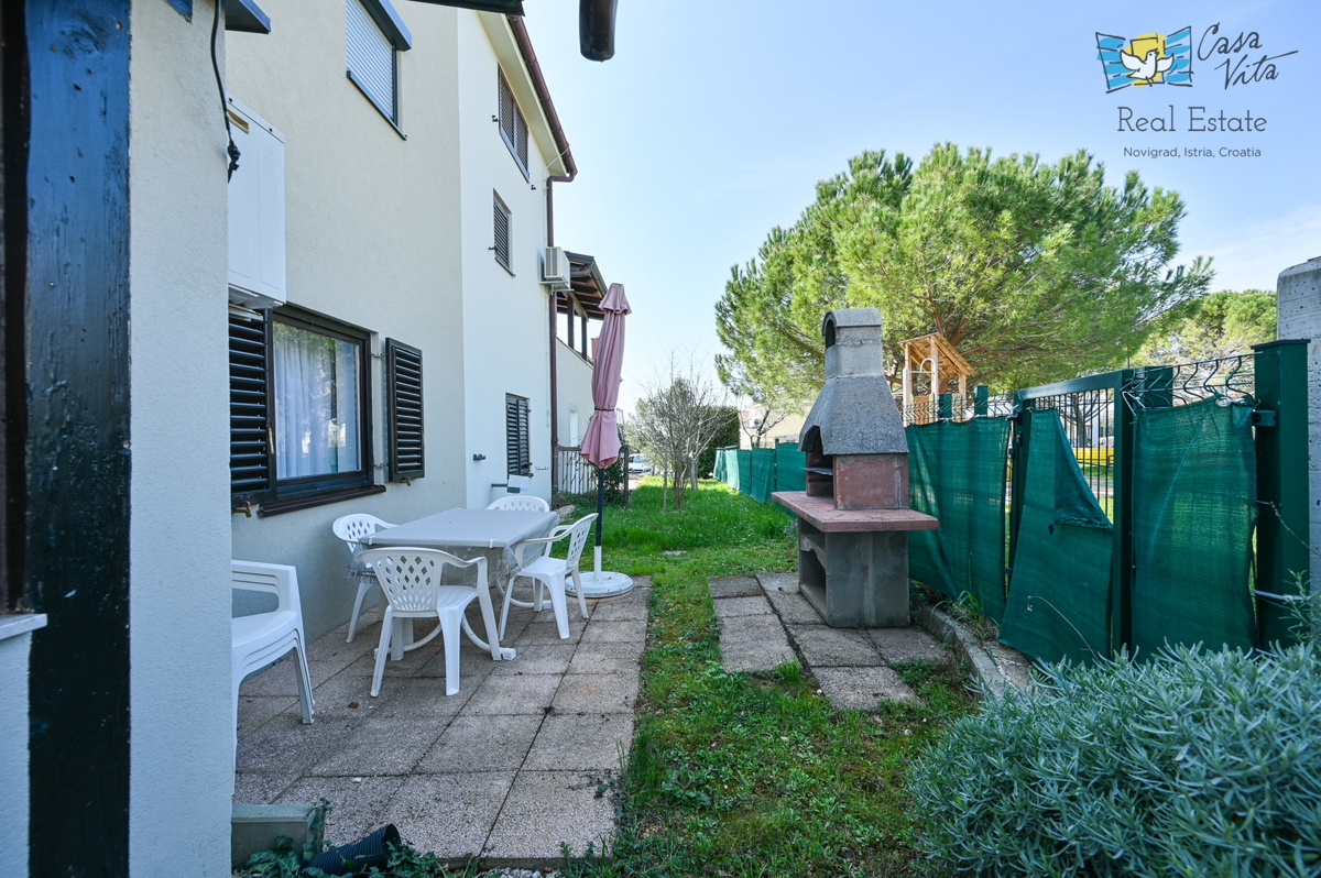 ISTRA, NOVIGRAD - casa a schiera con due appartamenti e garage