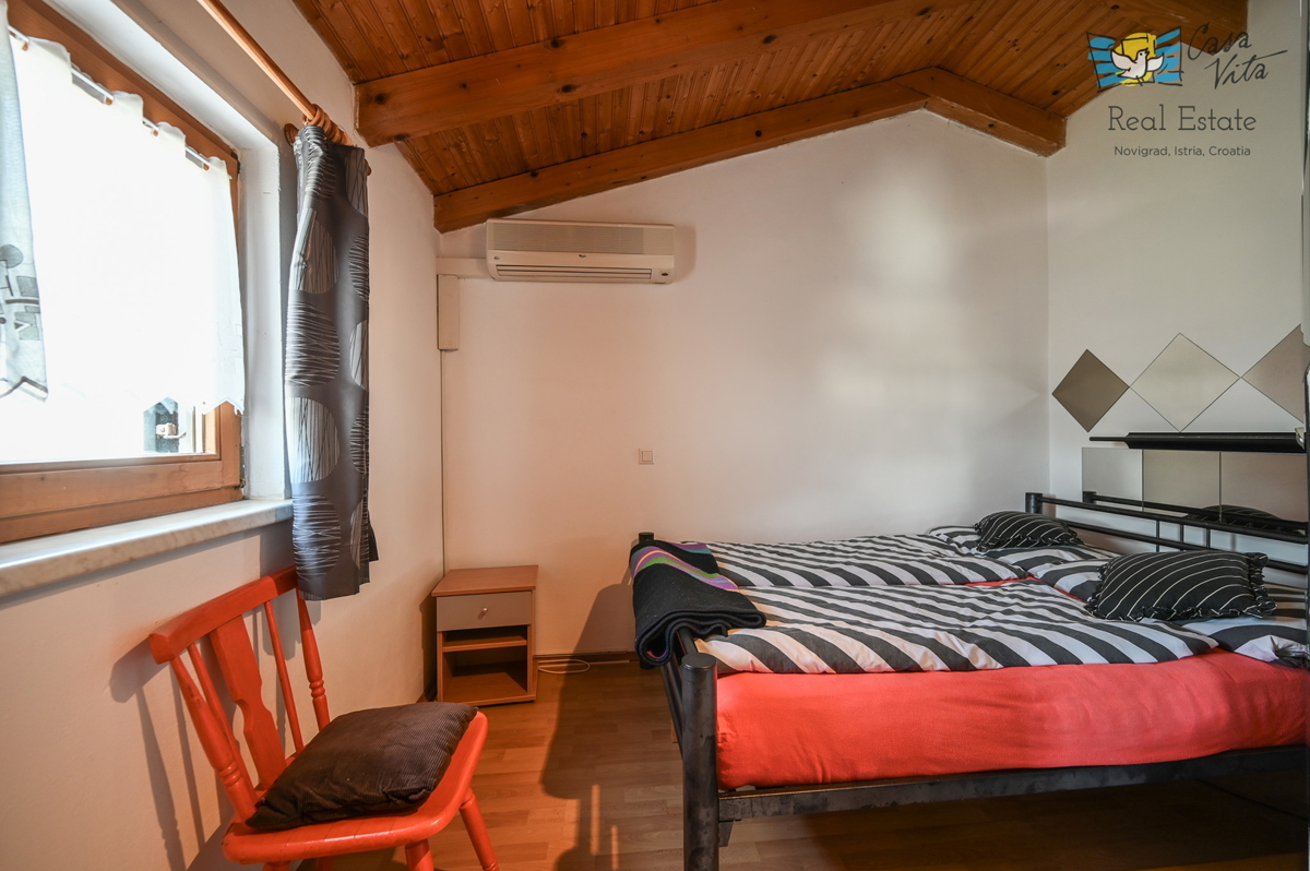 ISTRA, NOVIGRAD - casa a schiera con due appartamenti e garage