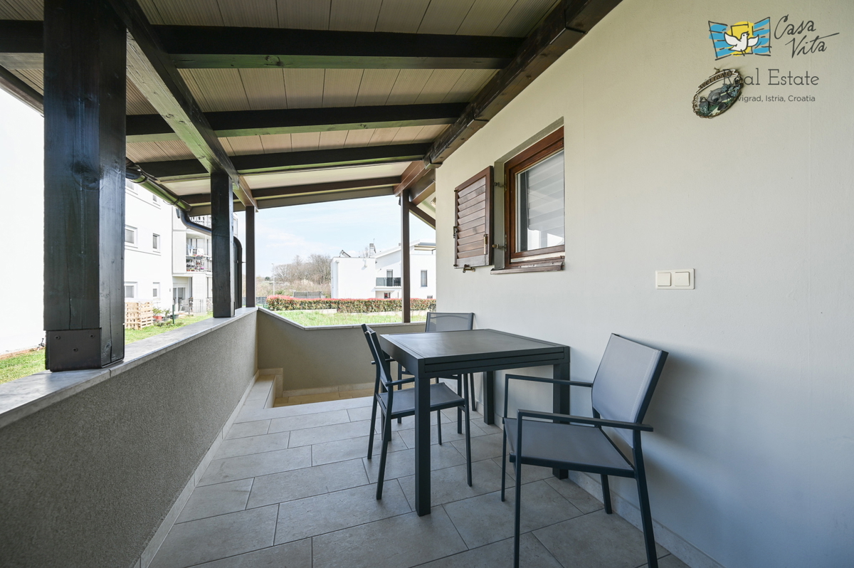 ISTRA, NOVIGRAD - casa a schiera con due appartamenti e garage