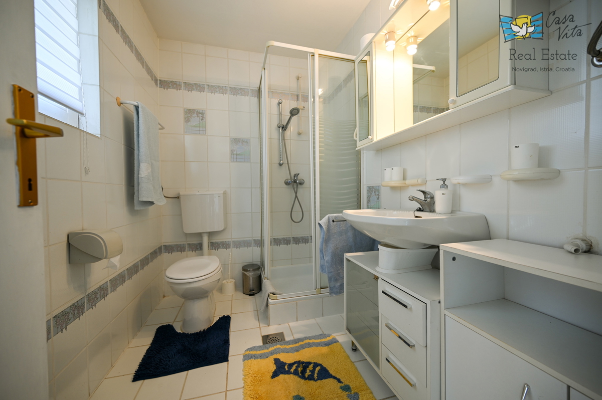 ISTRA, NOVIGRAD - casa a schiera con due appartamenti e garage