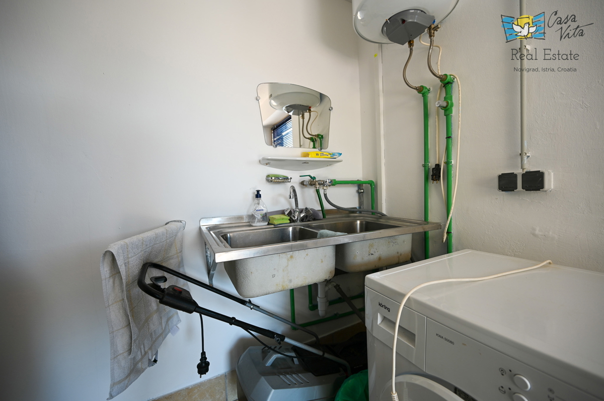 ISTRA, NOVIGRAD - casa a schiera con due appartamenti e garage