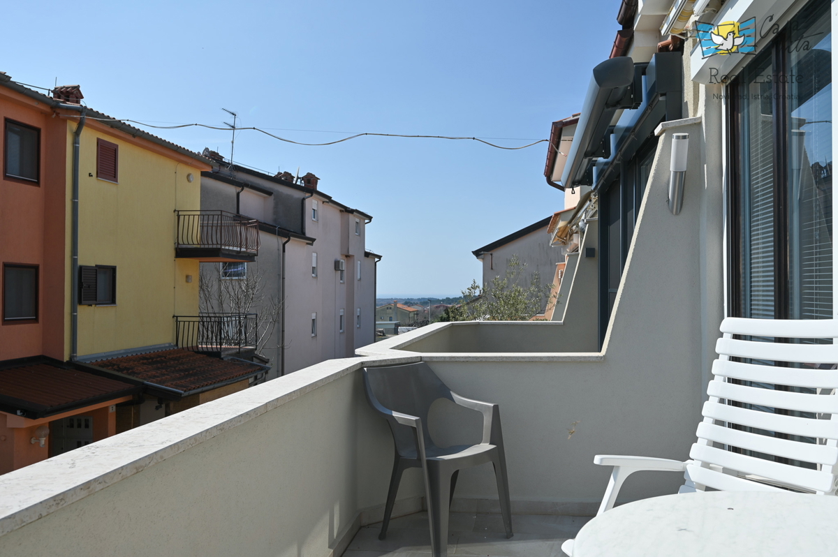 ISTRA, NOVIGRAD - casa a schiera con due appartamenti e garage