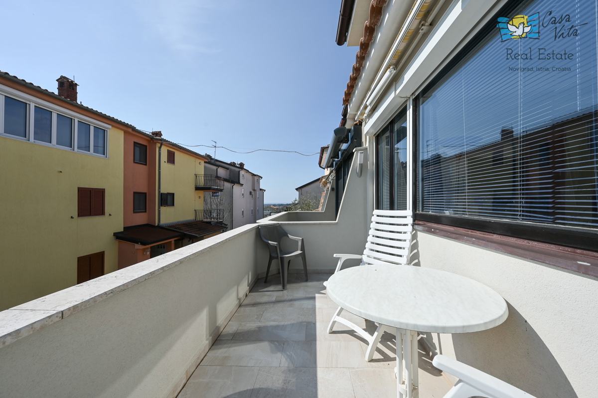 ISTRA, NOVIGRAD - casa a schiera con due appartamenti e garage