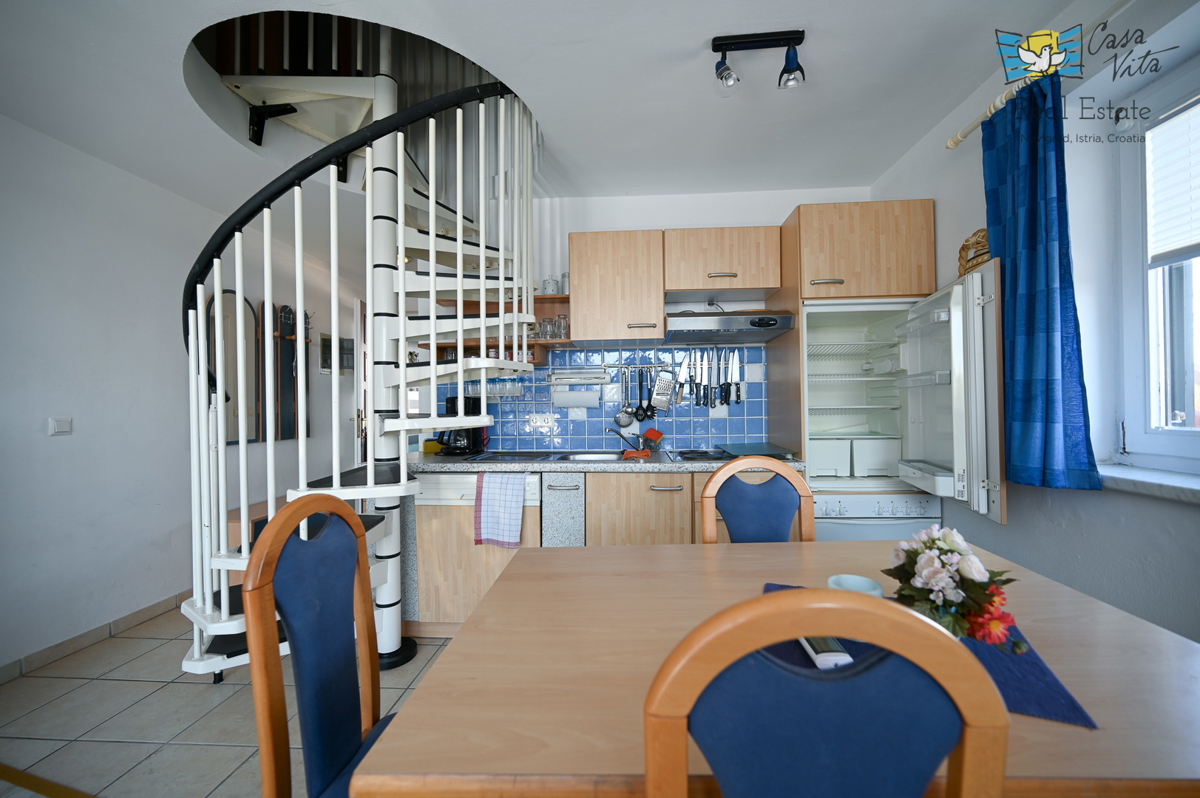 ISTRA, NOVIGRAD - casa a schiera con due appartamenti e garage