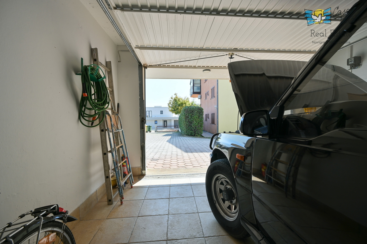 ISTRA, NOVIGRAD - casa a schiera con due appartamenti e garage