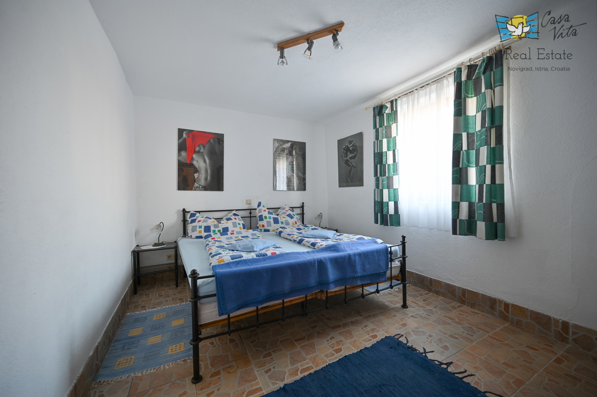 ISTRA, NOVIGRAD - casa a schiera con due appartamenti e garage