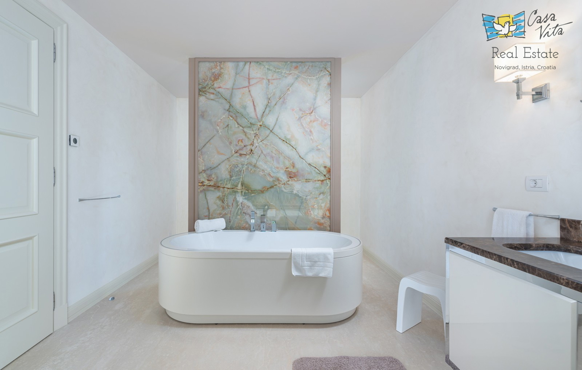 Villa di lusso in una splendida posizione con vista panoramica sul mare!