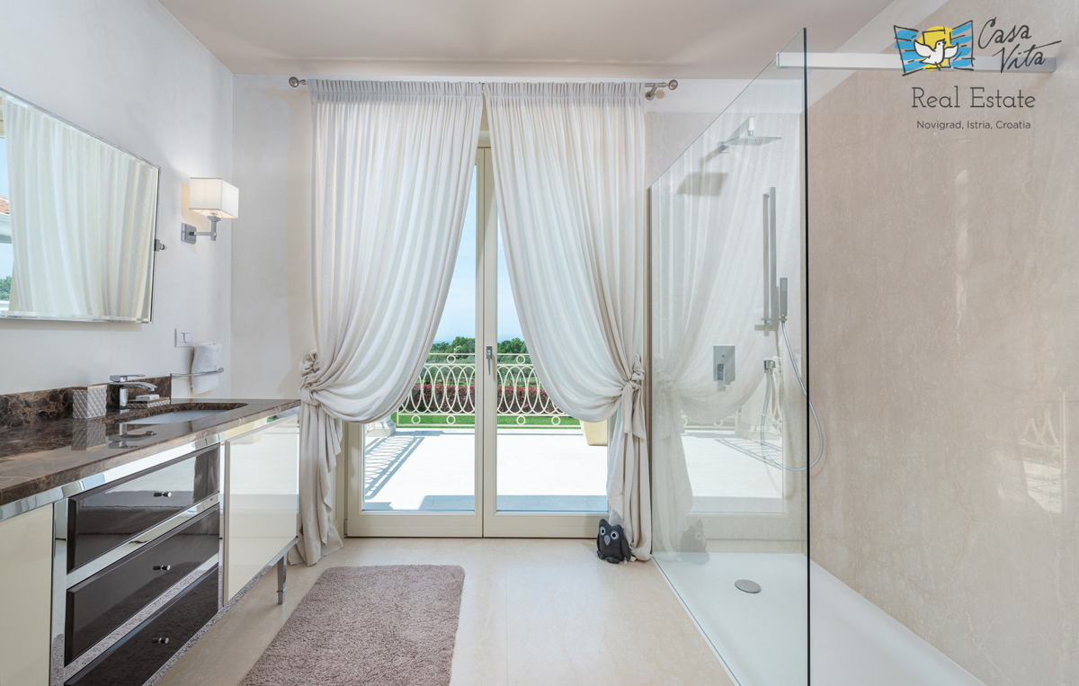 Villa di lusso in una splendida posizione con vista panoramica sul mare!