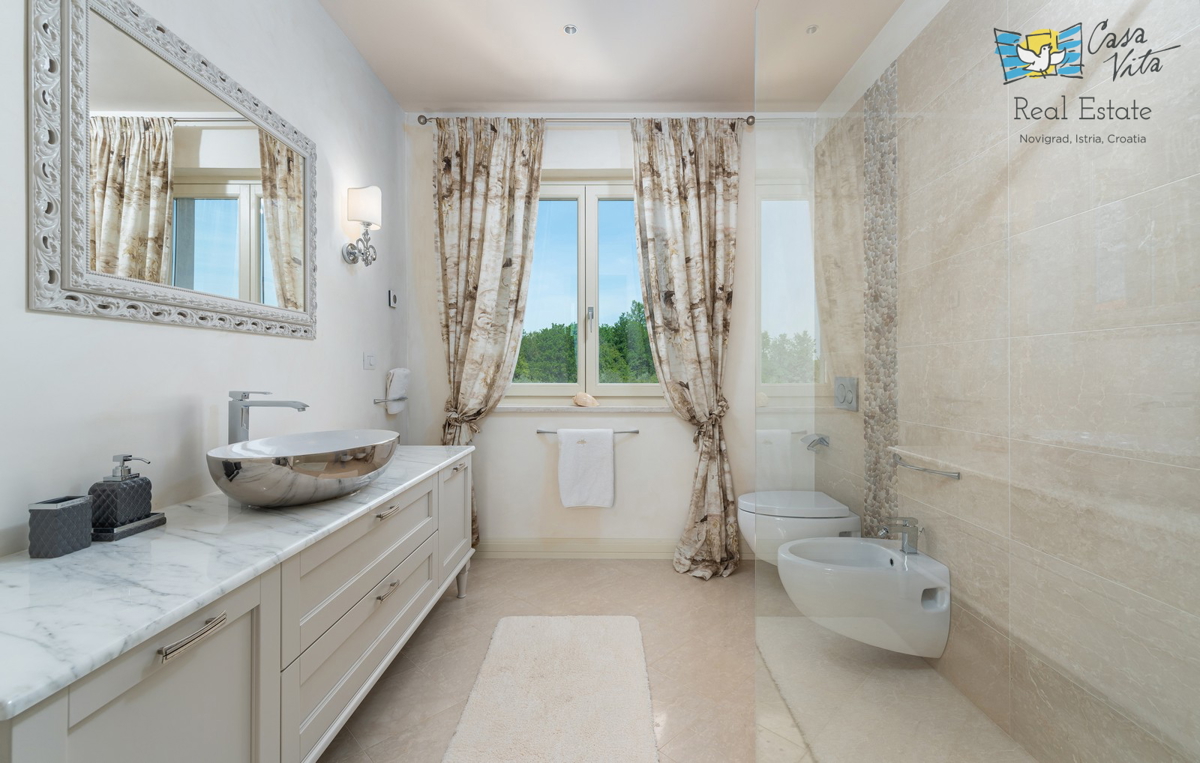 Villa di lusso in una splendida posizione con vista panoramica sul mare!