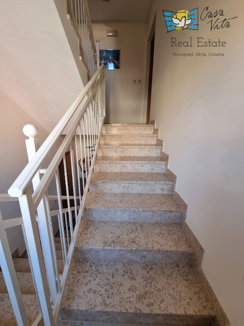 ISTRA, NOVIGRAD - Appartamento con due camere da letto e bella vista sul mare!