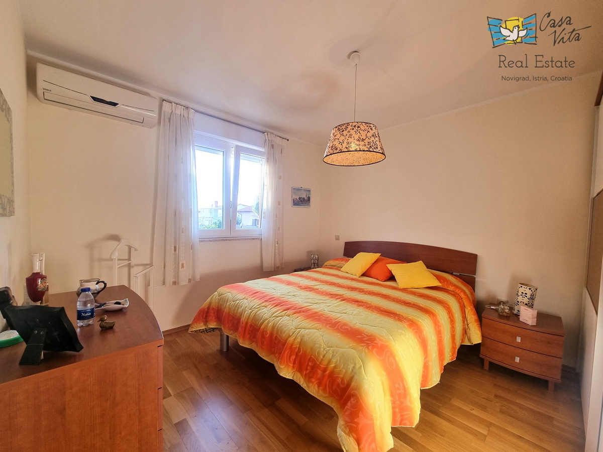 ISTRA, NOVIGRAD - Appartamento con due camere da letto e bella vista sul mare!