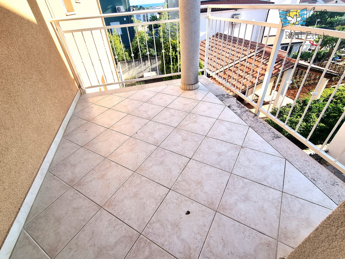 ISTRA, NOVIGRAD - Appartamento con due camere da letto e bella vista sul mare!