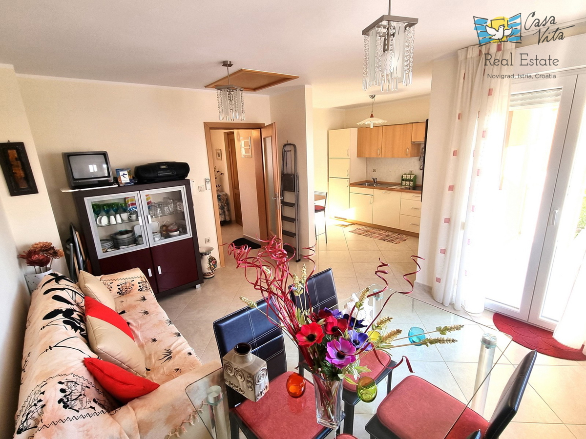 ISTRA, NOVIGRAD - Appartamento con due camere da letto e bella vista sul mare!
