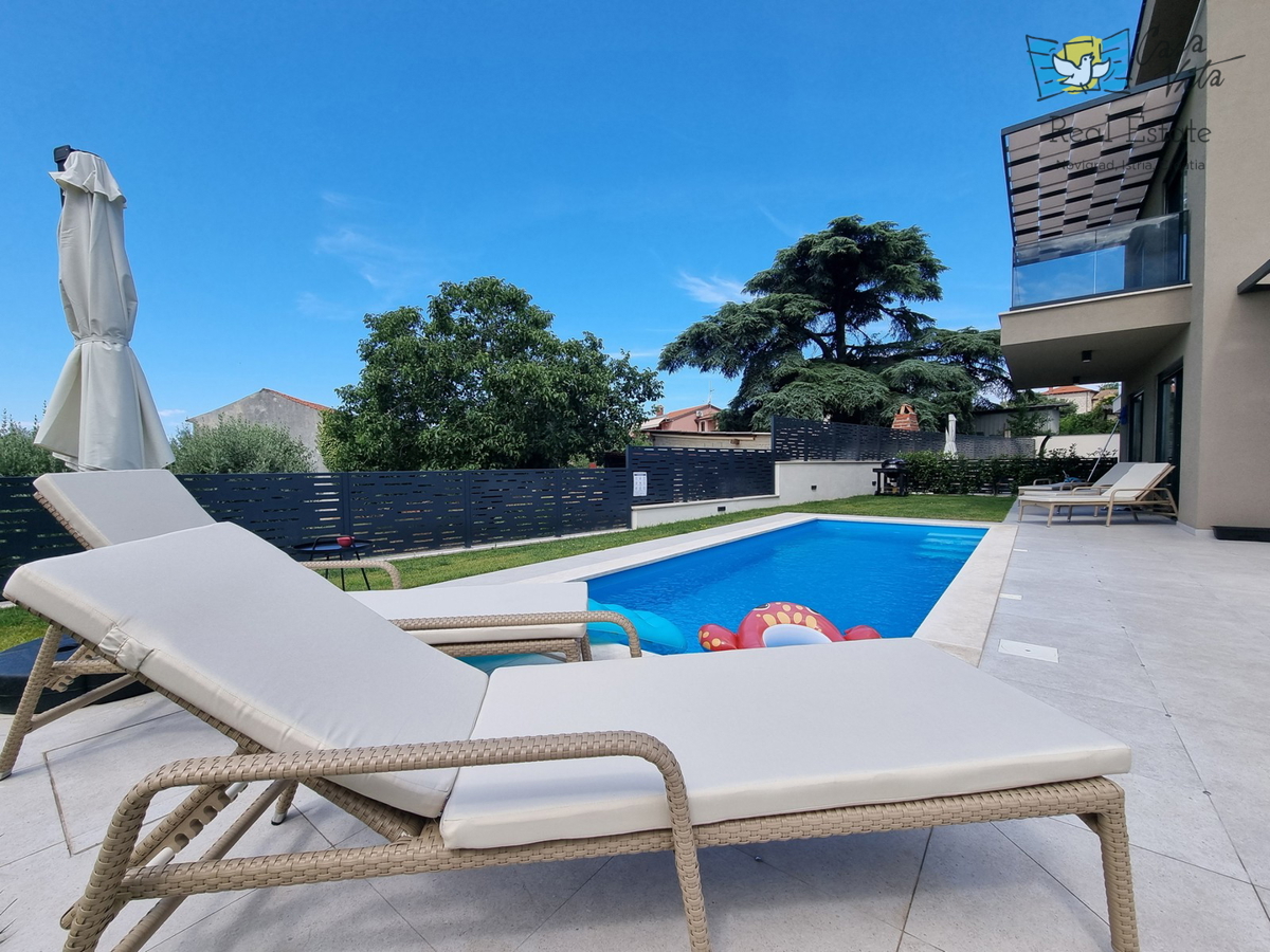 ISTRA, TAR - Ampio appartamento con piscina