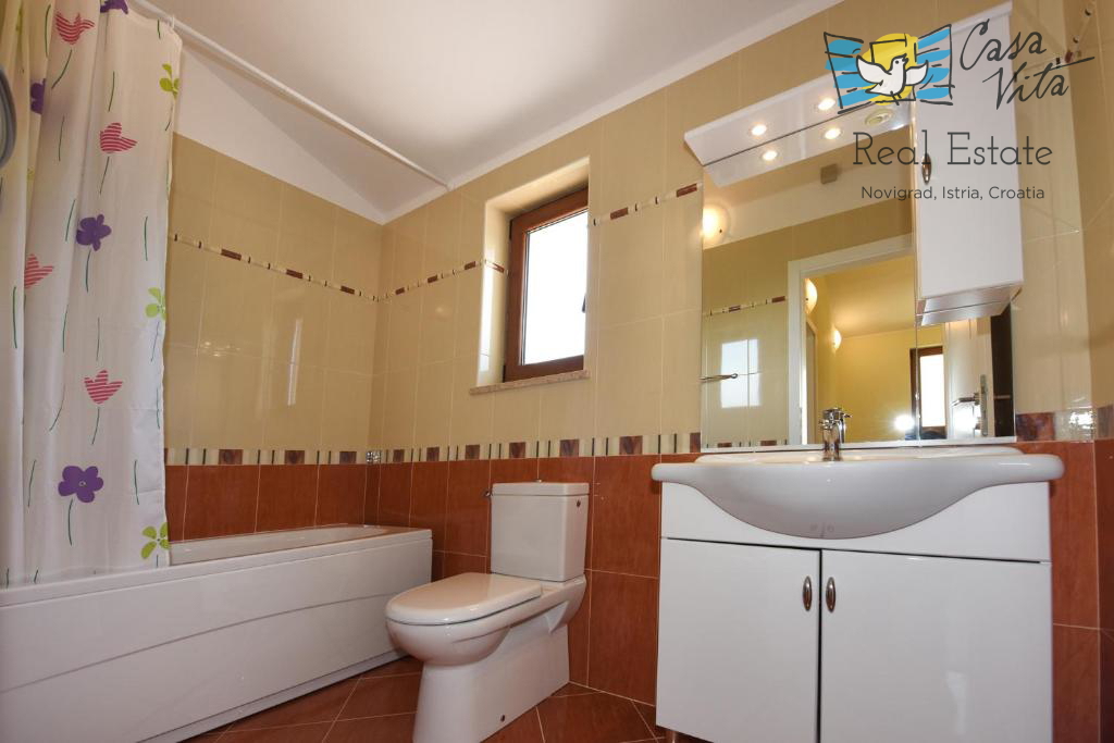 Istria, Parenzo - Casa indipendente a 12 km dal mare e dal centro di Parenzo!