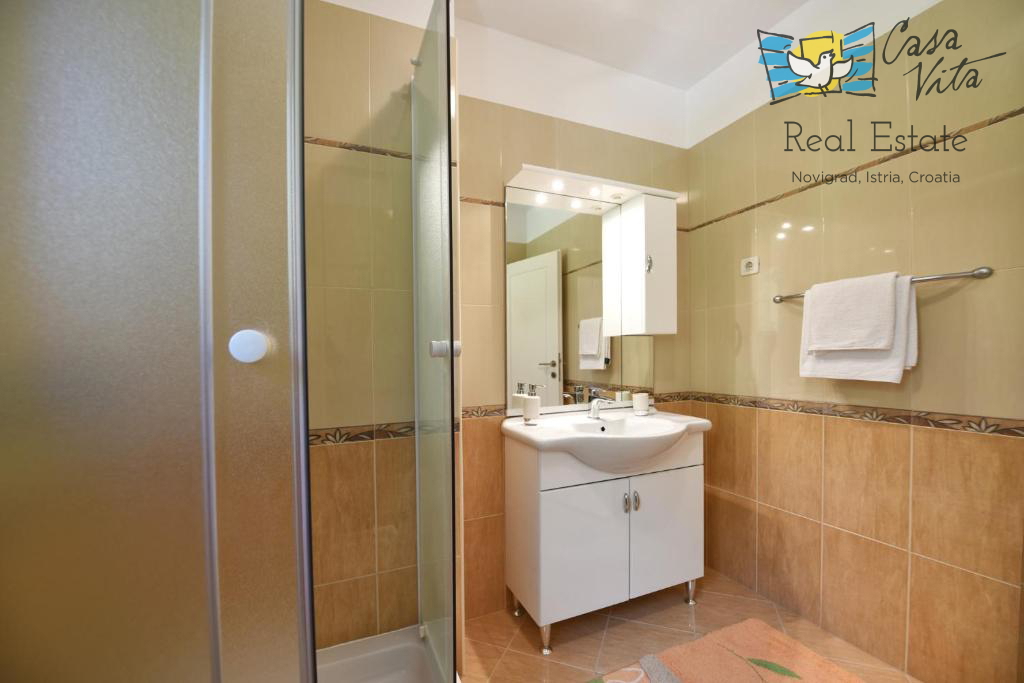 Istria, Parenzo - Casa indipendente a 12 km dal mare e dal centro di Parenzo!