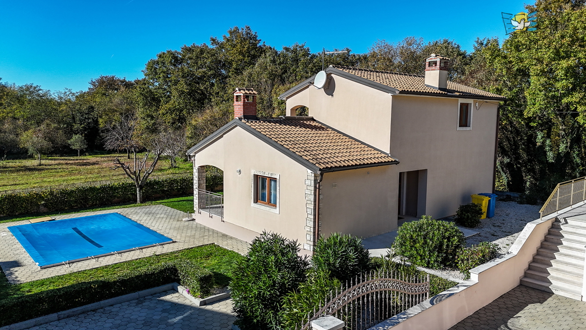 Istria, Parenzo - Casa indipendente a 12 km dal mare e dal centro di Parenzo!